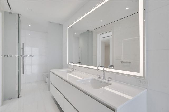 300 Biscayne Boulevard Way 3704C, Miami, FL 33131