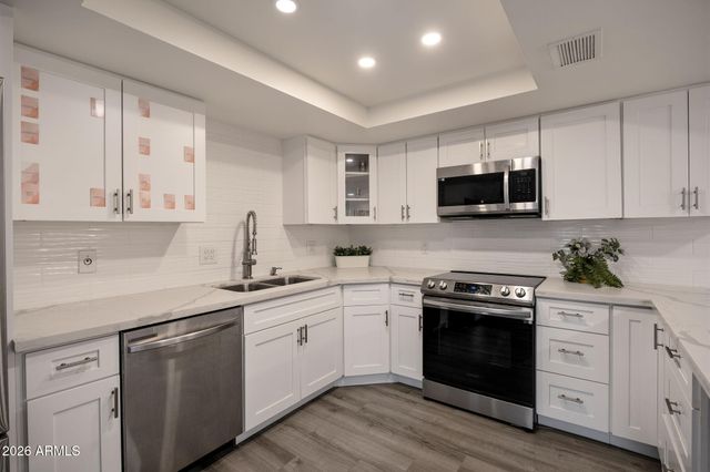 7930 E CAMELBACK Road 304, Scottsdale, AZ 85251