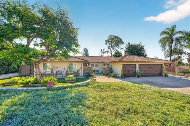 808 N Westridge Avenue, Glendora, CA 91741
