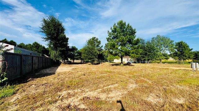 72 Road 5248, Cleveland, TX 77327
