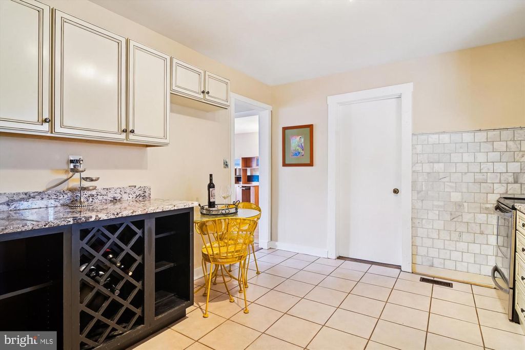 Image 11 of property listing at 2845 CARROLLTON RD, Annapolis, MD 21403