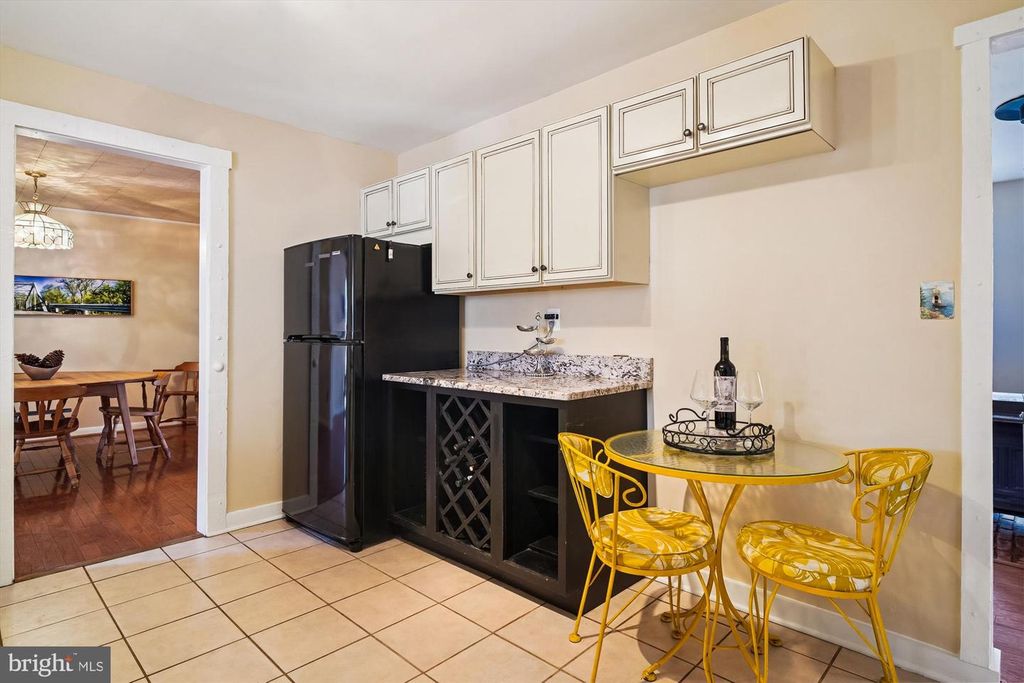 Image 12 of property listing at 2845 CARROLLTON RD, Annapolis, MD 21403