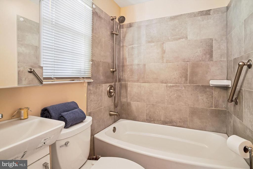 Image 23 of property listing at 2845 CARROLLTON RD, Annapolis, MD 21403