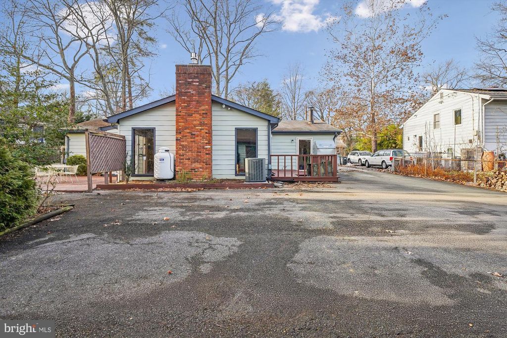 Image 29 of property listing at 2845 CARROLLTON RD, Annapolis, MD 21403