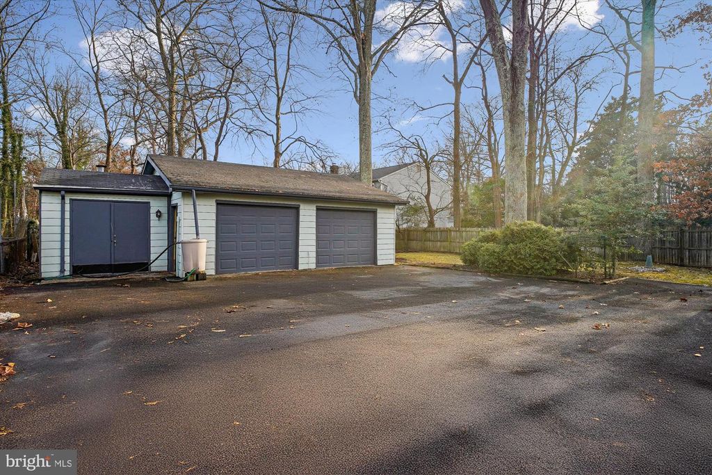 Image 30 of property listing at 2845 CARROLLTON RD, Annapolis, MD 21403