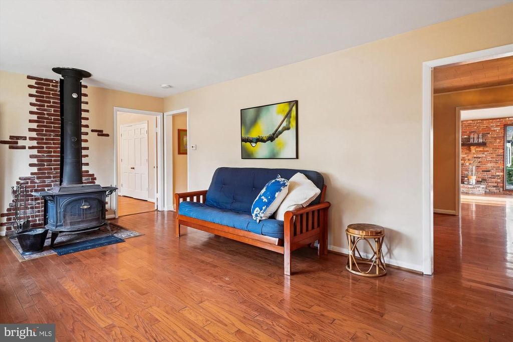 Image 5 of property listing at 2845 CARROLLTON RD, Annapolis, MD 21403