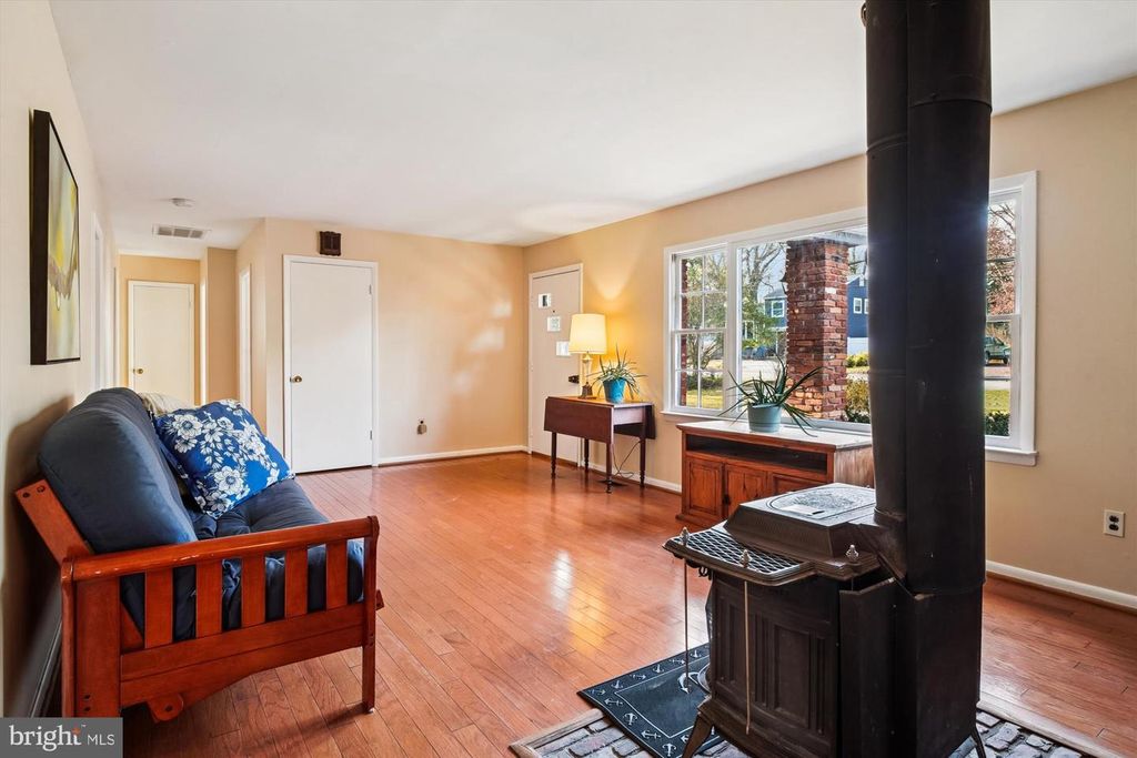 Image 6 of property listing at 2845 CARROLLTON RD, Annapolis, MD 21403