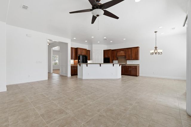 2472 Ashbridge Ln, Manteca, CA 95336
