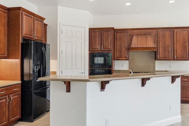 2472 Ashbridge Ln, Manteca, CA 95336