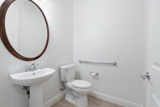 2472 Ashbridge Ln, Manteca, CA 95336