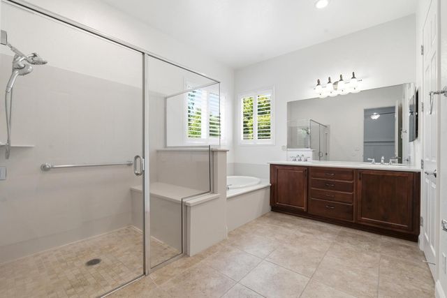 2472 Ashbridge Ln, Manteca, CA 95336