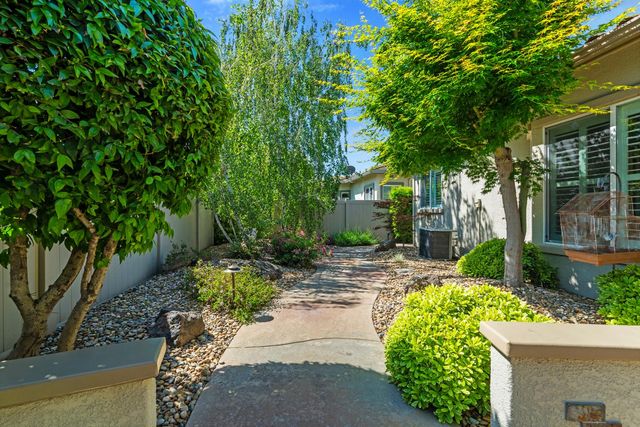 2472 Ashbridge Ln, Manteca, CA 95336