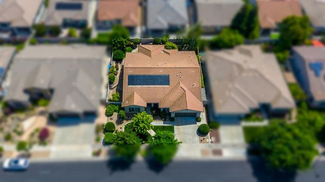 2472 Ashbridge Ln, Manteca, CA 95336
