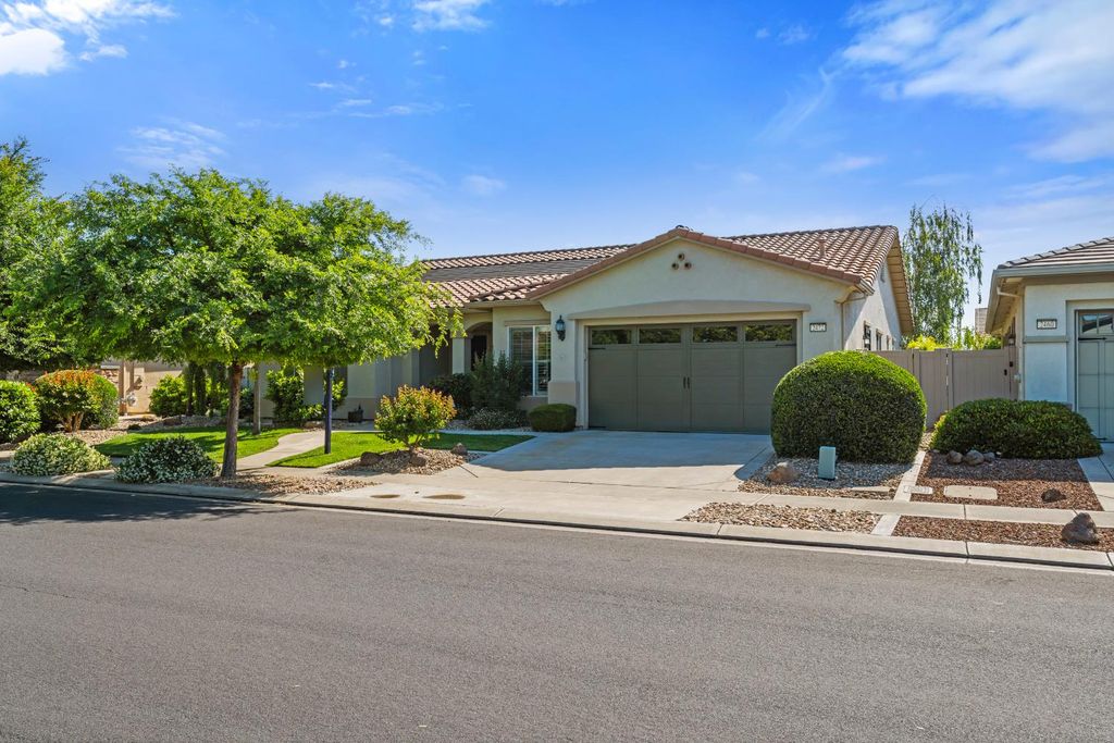 2472 Ashbridge Ln, Manteca, CA 95336