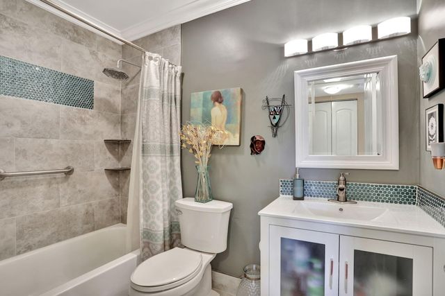 3273 Carambola Circle 23137, Pompano Beach, FL 33066