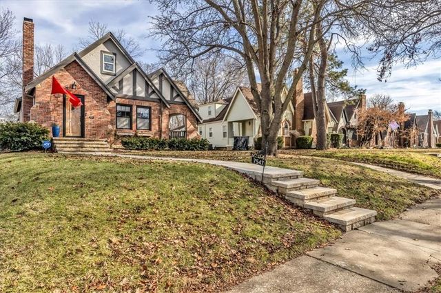7547 Grand Avenue, Kansas City, MO 64114