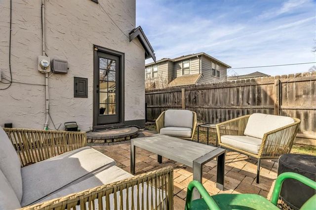 7547 Grand Avenue, Kansas City, MO 64114