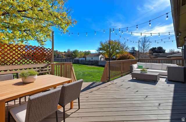 10543 S WEEPING WILLOW DR, Sandy, UT 84070