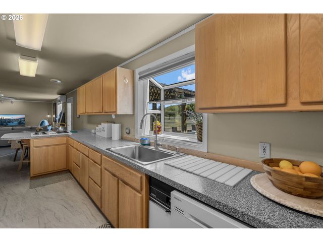 3099 Nw WILLIAMS Way, Redmond, OR 97756