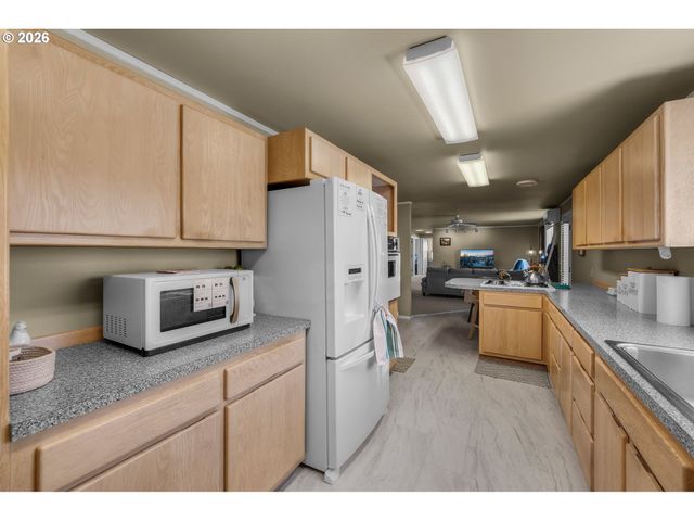 3099 Nw WILLIAMS Way, Redmond, OR 97756