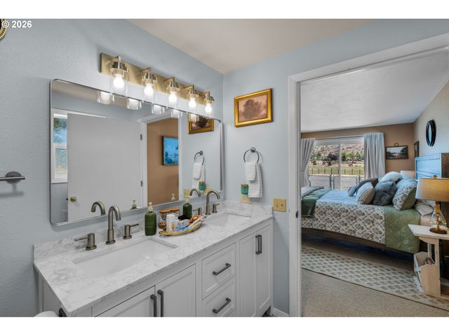 3099 Nw WILLIAMS Way, Redmond, OR 97756