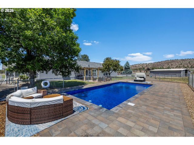 3099 Nw WILLIAMS Way, Redmond, OR 97756