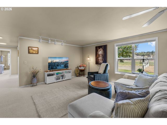 3099 Nw WILLIAMS Way, Redmond, OR 97756