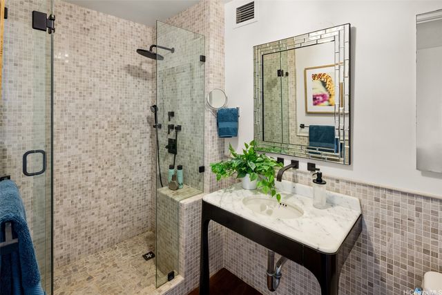 2999 Kalakaua Avenue 602 & 702, Honolulu, HI 96815