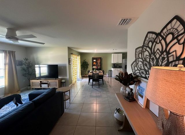 6830 SE 3RD LOOP, Ocala, FL 34472