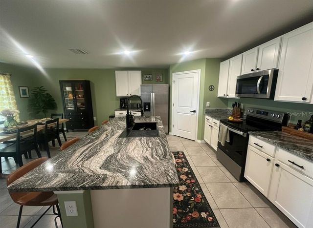 6830 SE 3RD LOOP, Ocala, FL 34472