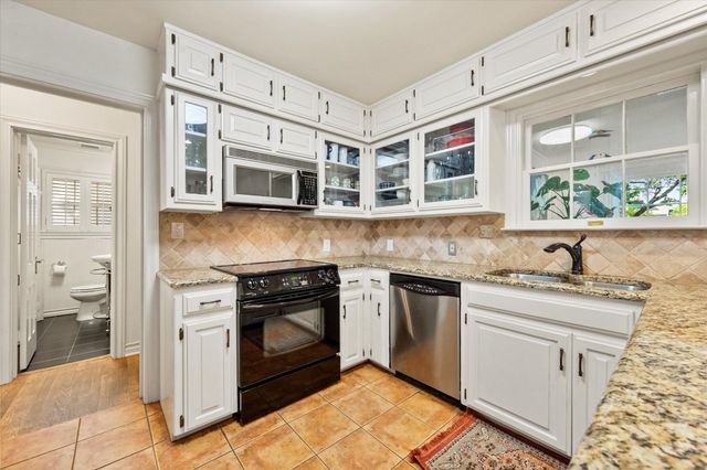 4313 Locke Avenue, Fort Worth, TX 76107