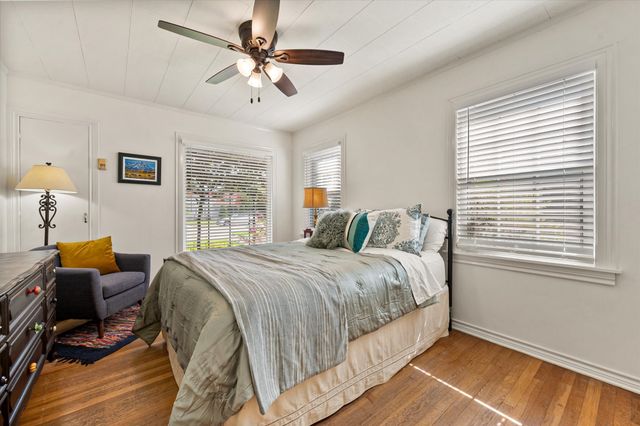 4313 Locke Avenue, Fort Worth, TX 76107