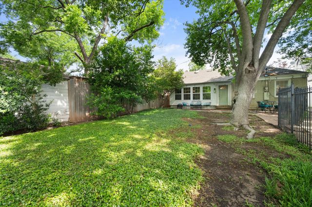 4313 Locke Avenue, Fort Worth, TX 76107