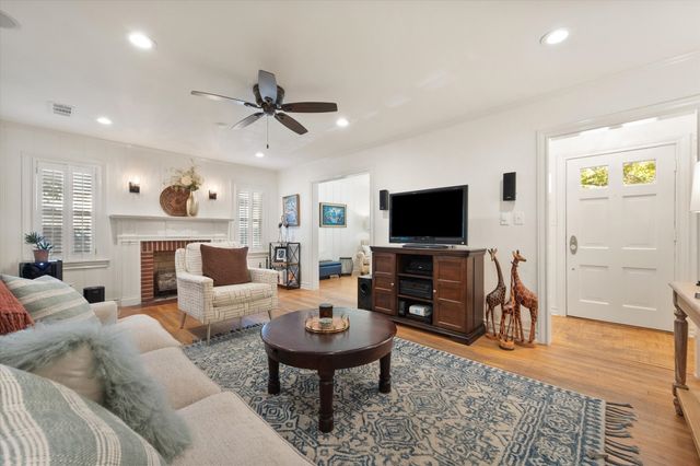 4313 Locke Avenue, Fort Worth, TX 76107