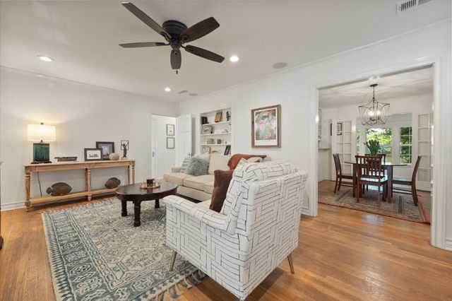 4313 Locke Avenue, Fort Worth, TX 76107