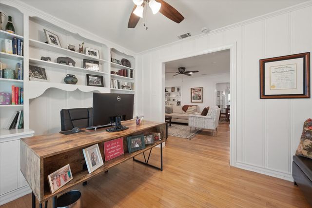 4313 Locke Avenue, Fort Worth, TX 76107
