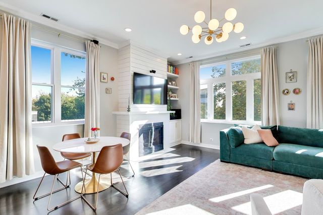 2134 W Crystal Street 3, Chicago, IL 60622