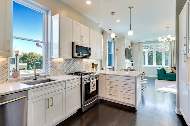 2134 W Crystal Street 3, Chicago, IL 60622