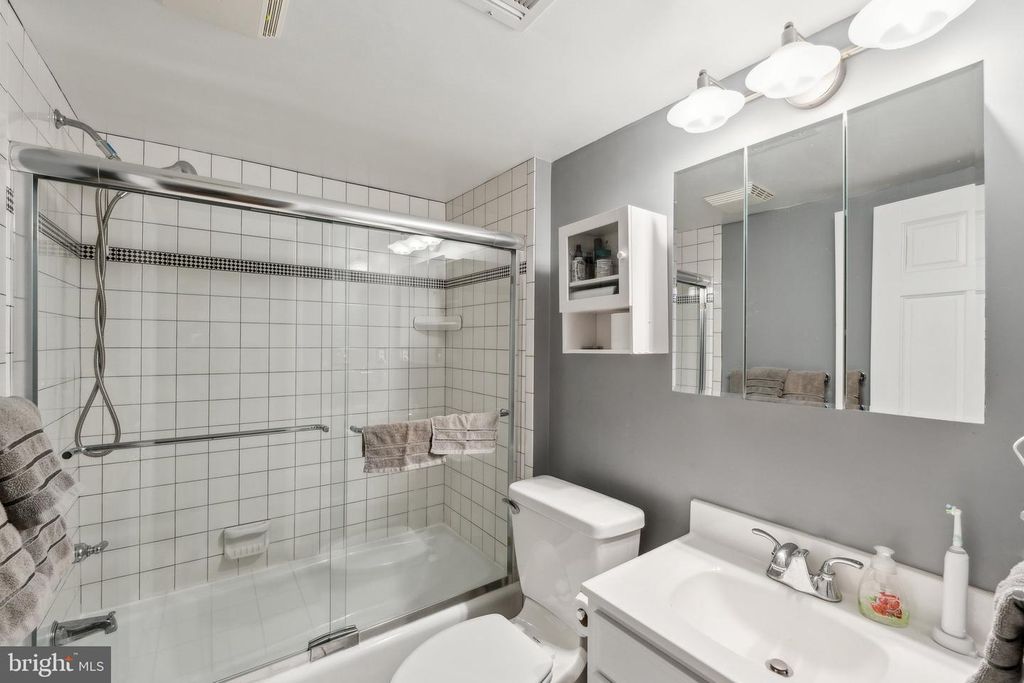 3303 SAUL RD, Kensington, MD 20895