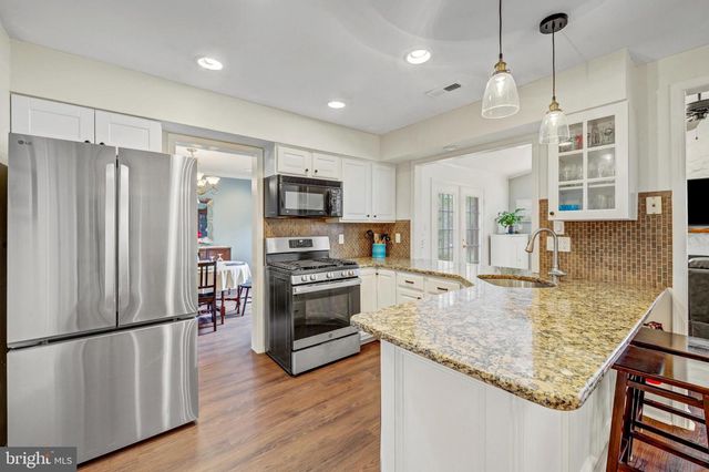 3 SANDHURST DR, Mount Laurel, NJ 08054