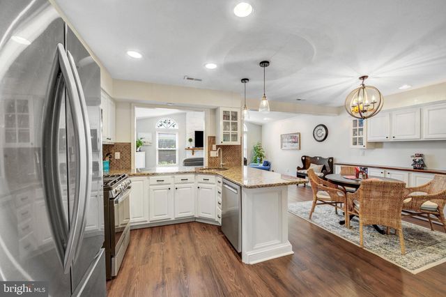 3 SANDHURST DR, Mount Laurel, NJ 08054
