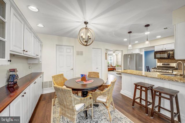 3 SANDHURST DR, Mount Laurel, NJ 08054