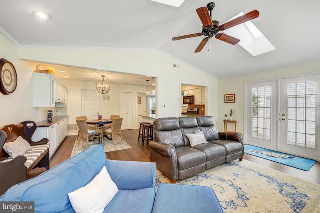 3 SANDHURST DR, Mount Laurel, NJ 08054