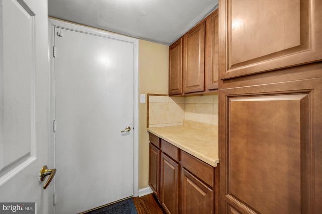 3 SANDHURST DR, Mount Laurel, NJ 08054