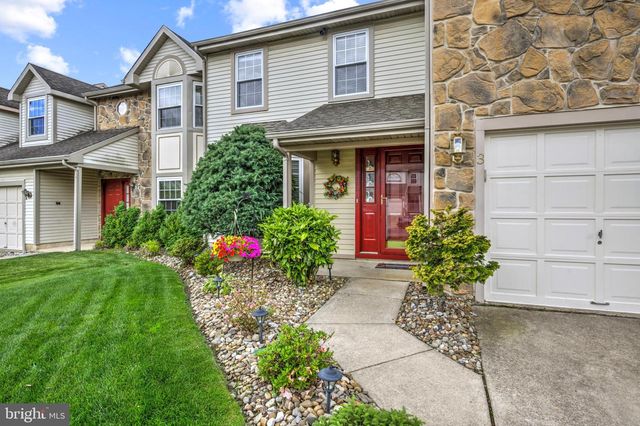 3 SANDHURST DR, Mount Laurel, NJ 08054