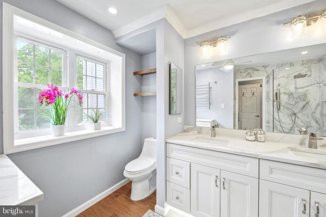 3 SANDHURST DR, Mount Laurel, NJ 08054