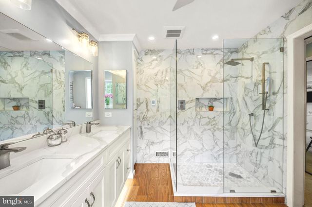 3 SANDHURST DR, Mount Laurel, NJ 08054