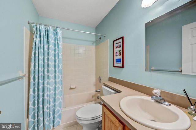 3 SANDHURST DR, Mount Laurel, NJ 08054