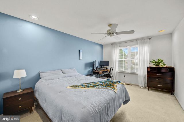 3 SANDHURST DR, Mount Laurel, NJ 08054