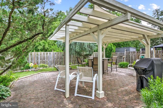 3 SANDHURST DR, Mount Laurel, NJ 08054